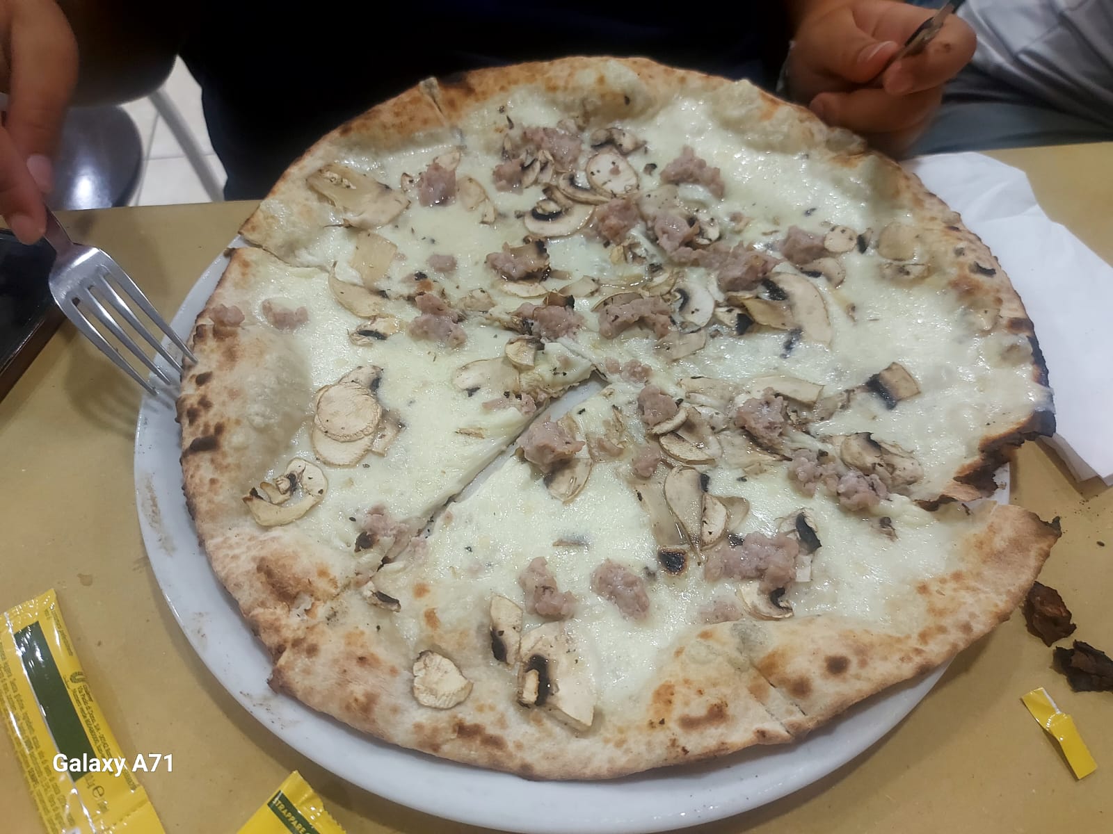 Pizza Bianca Salsiccia e Funghi